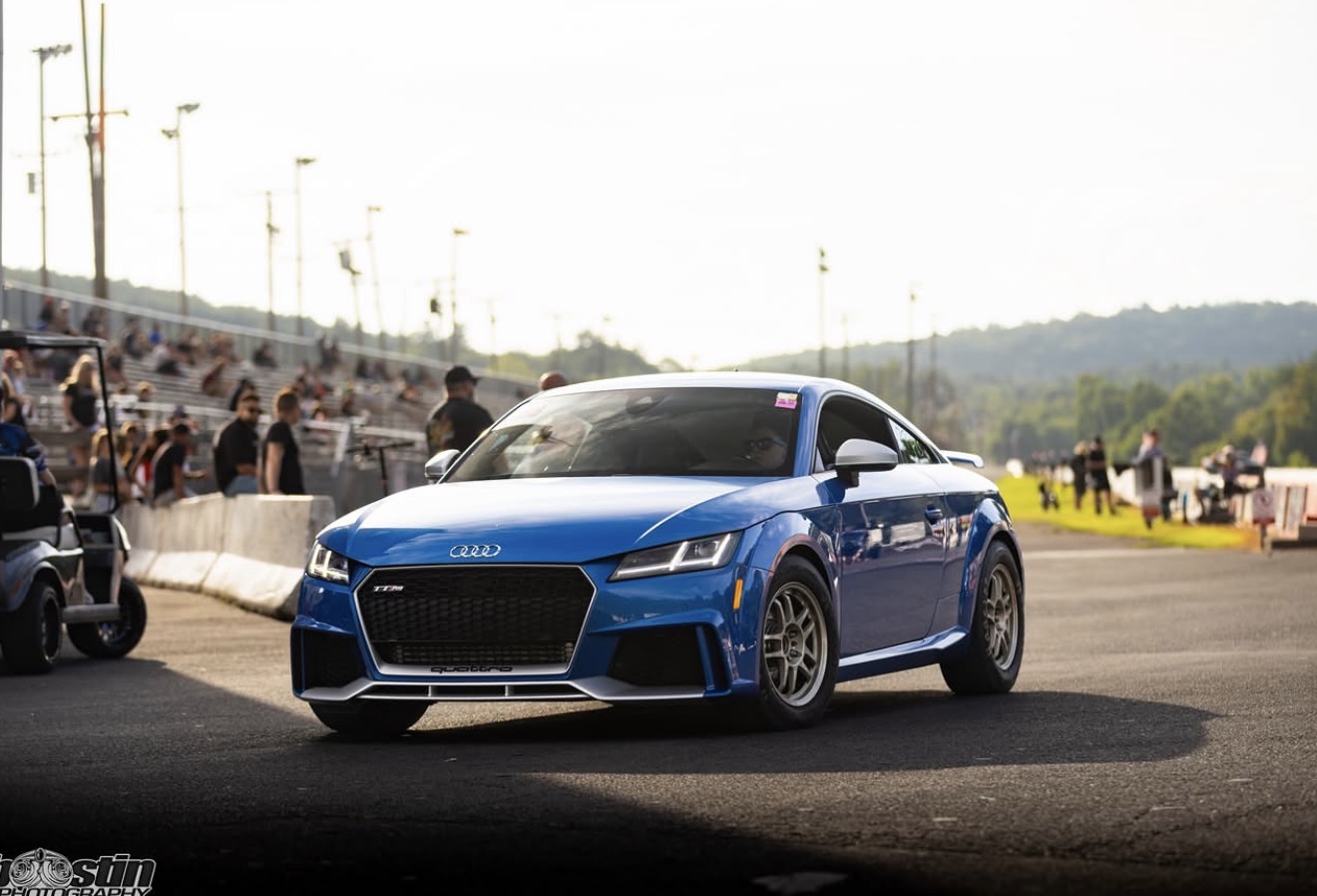 Blue Audi arriving in the Wild in the Valley staging lanes
